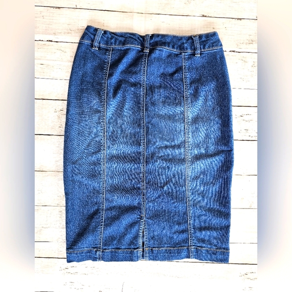 One5one Soft & Stretchy Blue Denim Jean Midi Pencil Button Up Skirt Belt loops - Picture 3 of 9